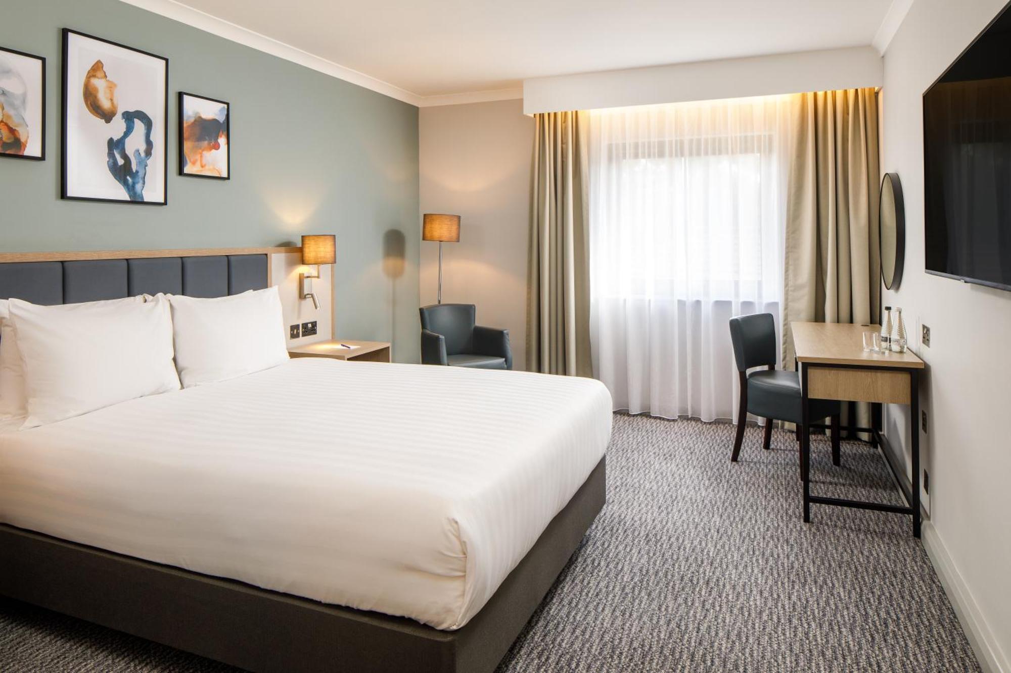 Delta Hotels by Marriott Milton Keynes Exteriör bild