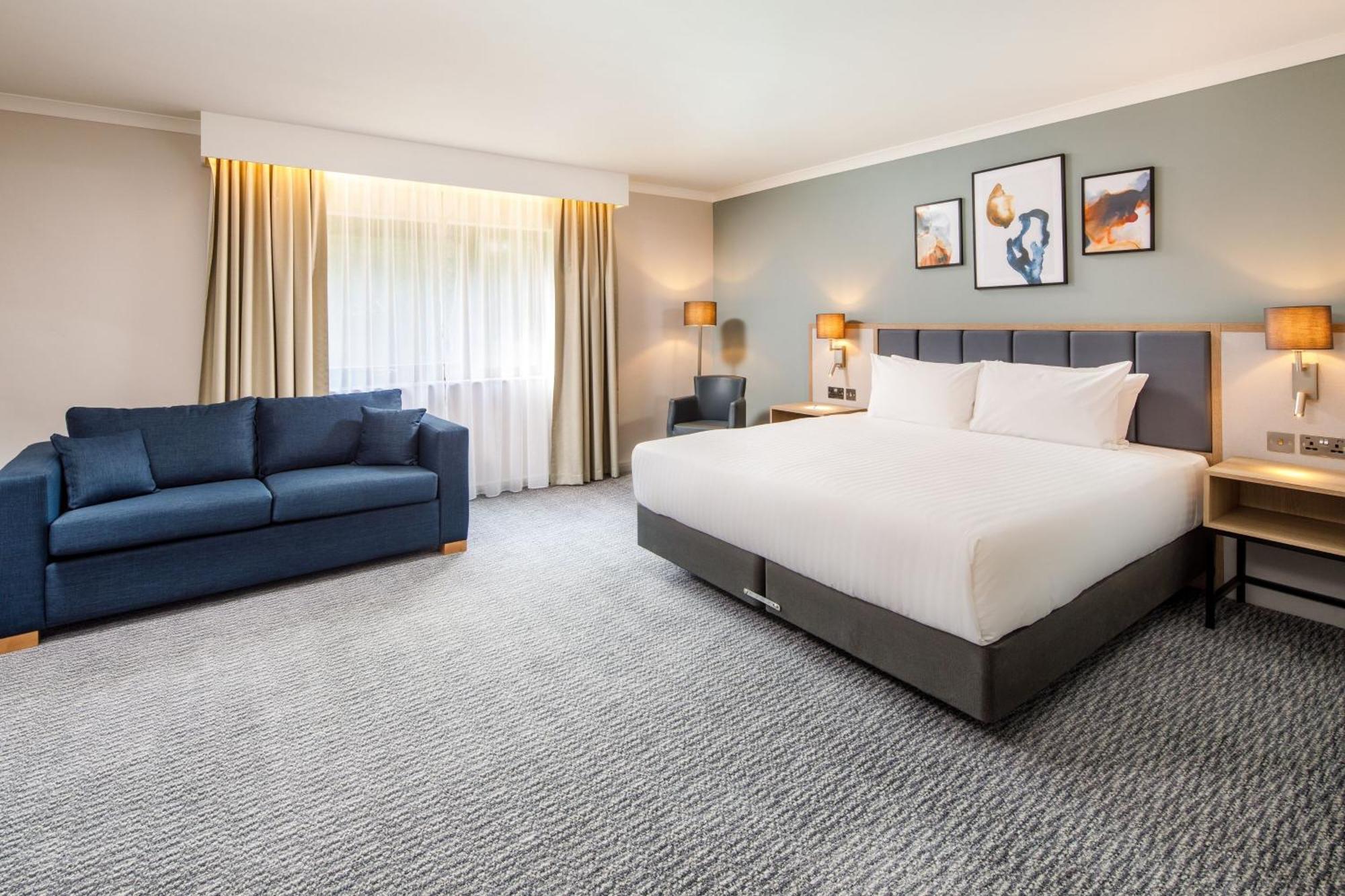 Delta Hotels by Marriott Milton Keynes Exteriör bild