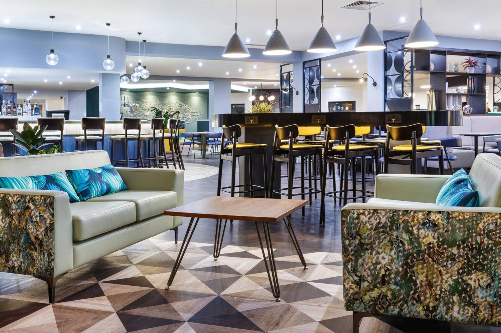 Delta Hotels by Marriott Milton Keynes Exteriör bild