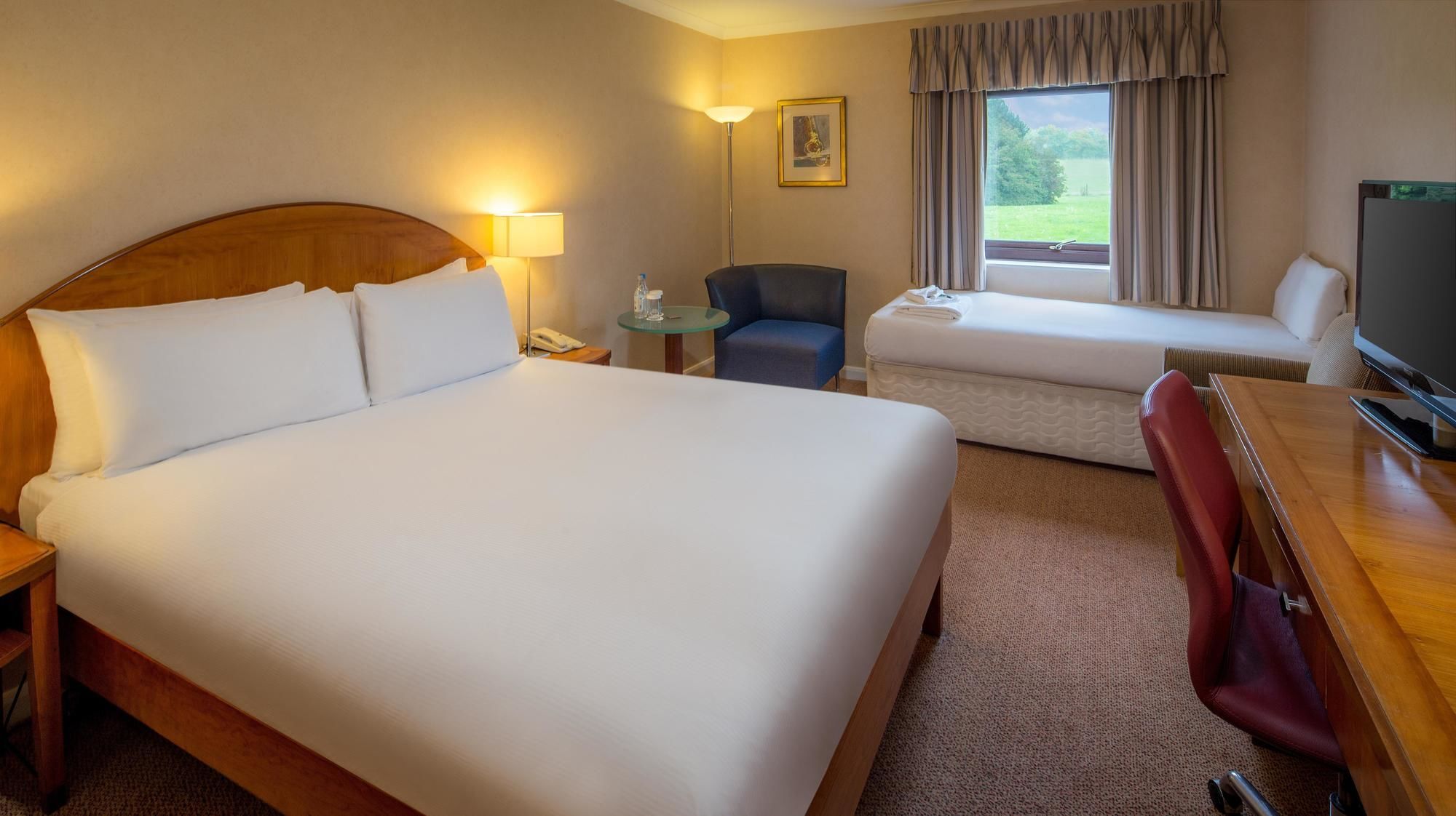 Delta Hotels by Marriott Milton Keynes Exteriör bild