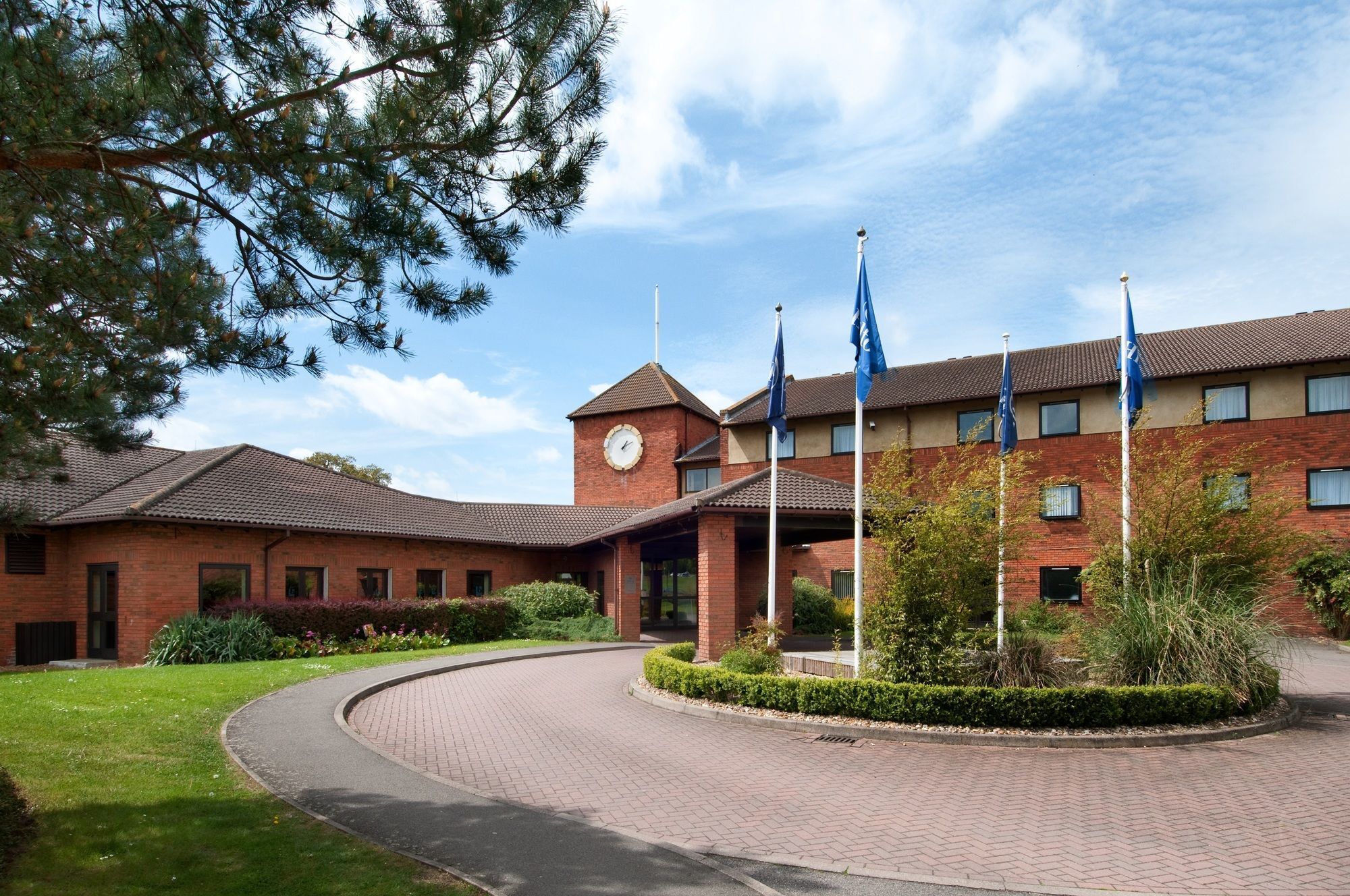 Delta Hotels by Marriott Milton Keynes Exteriör bild