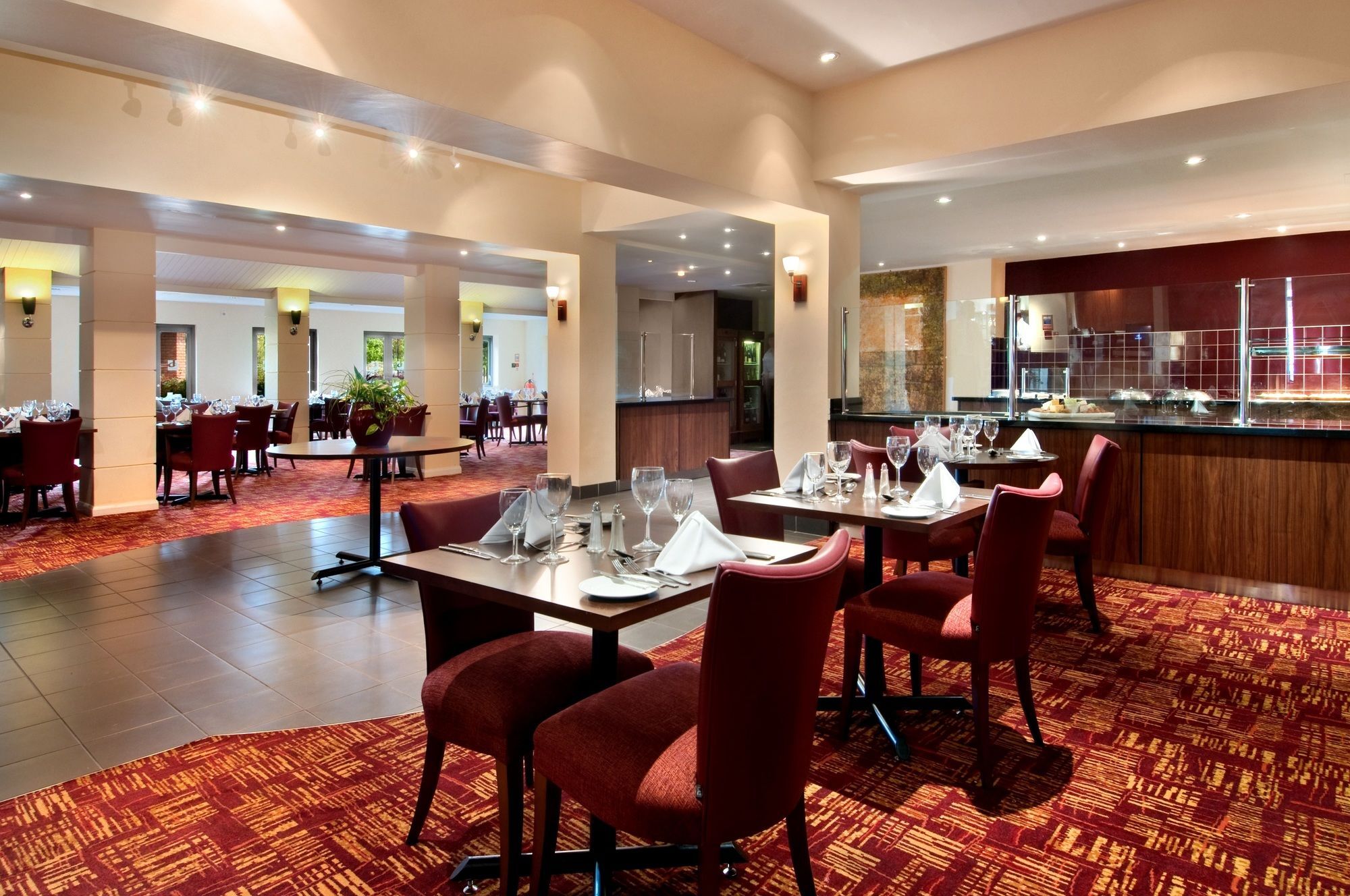 Delta Hotels by Marriott Milton Keynes Exteriör bild